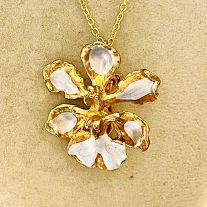 22 kt Gold Plated Singapore Orchid Flower Brooch and Pendant Necklace. 18 inches